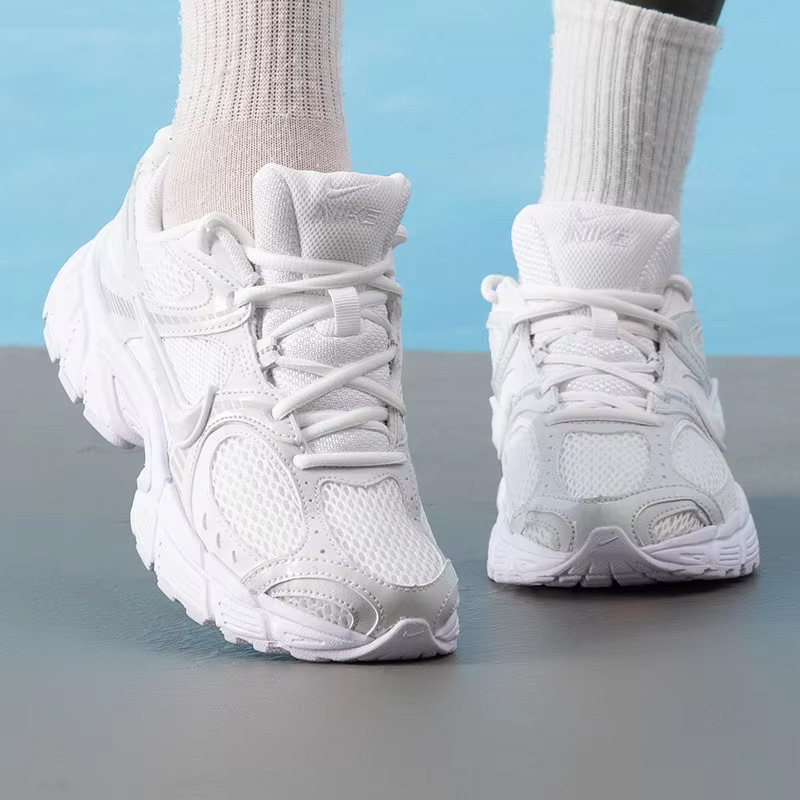 Nike W NIKE V5 RNR HQ7901-101, - Women Shoes Running Nike avis et prix