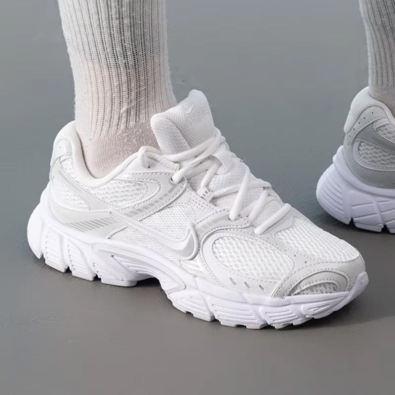 Nike W NIKE V5 RNR HQ7901-101, - Women Shoes Running Nike avis et prix