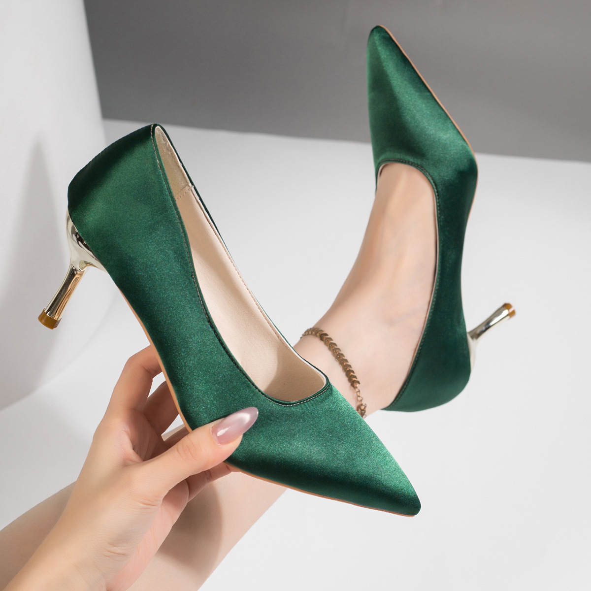 Escarpins en satin vert pour f - Court Heel Pointed avis et prix